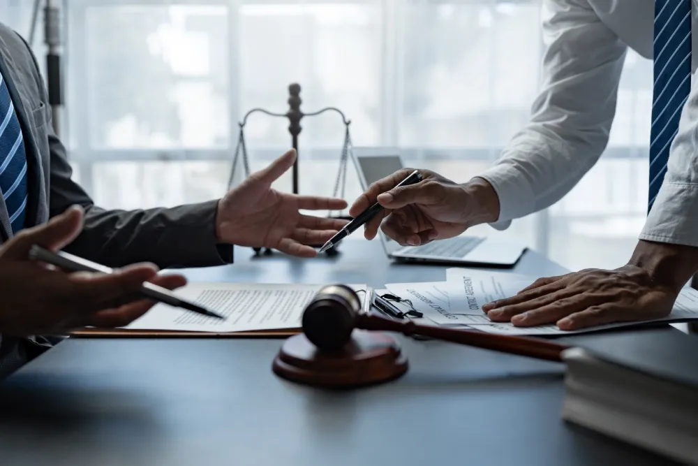 Ghidul antreprenorului în 2026: Asistență juridică în afaceri pentru gestionarea litigiilor și a debitelor